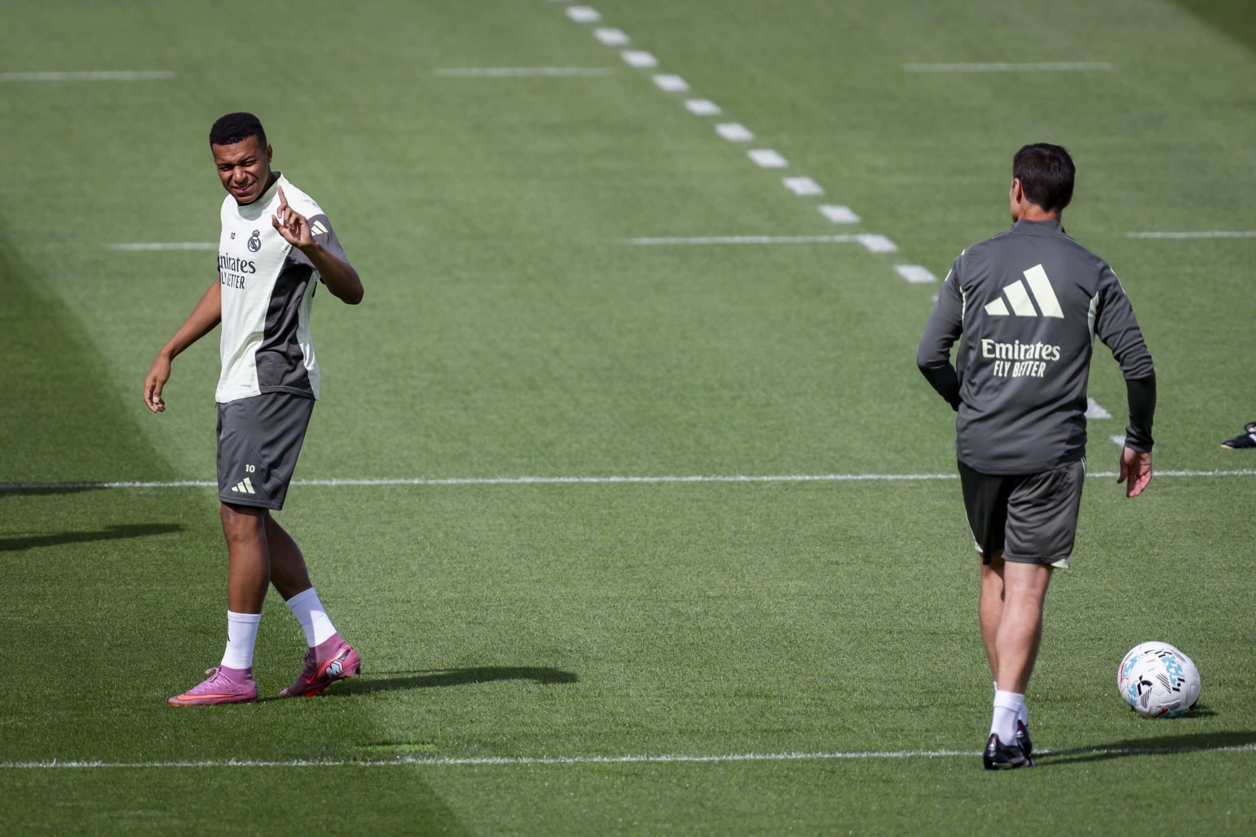 Kylian Mbappé et Xabi Alonso lors d'un entraînement du Real Madrid.