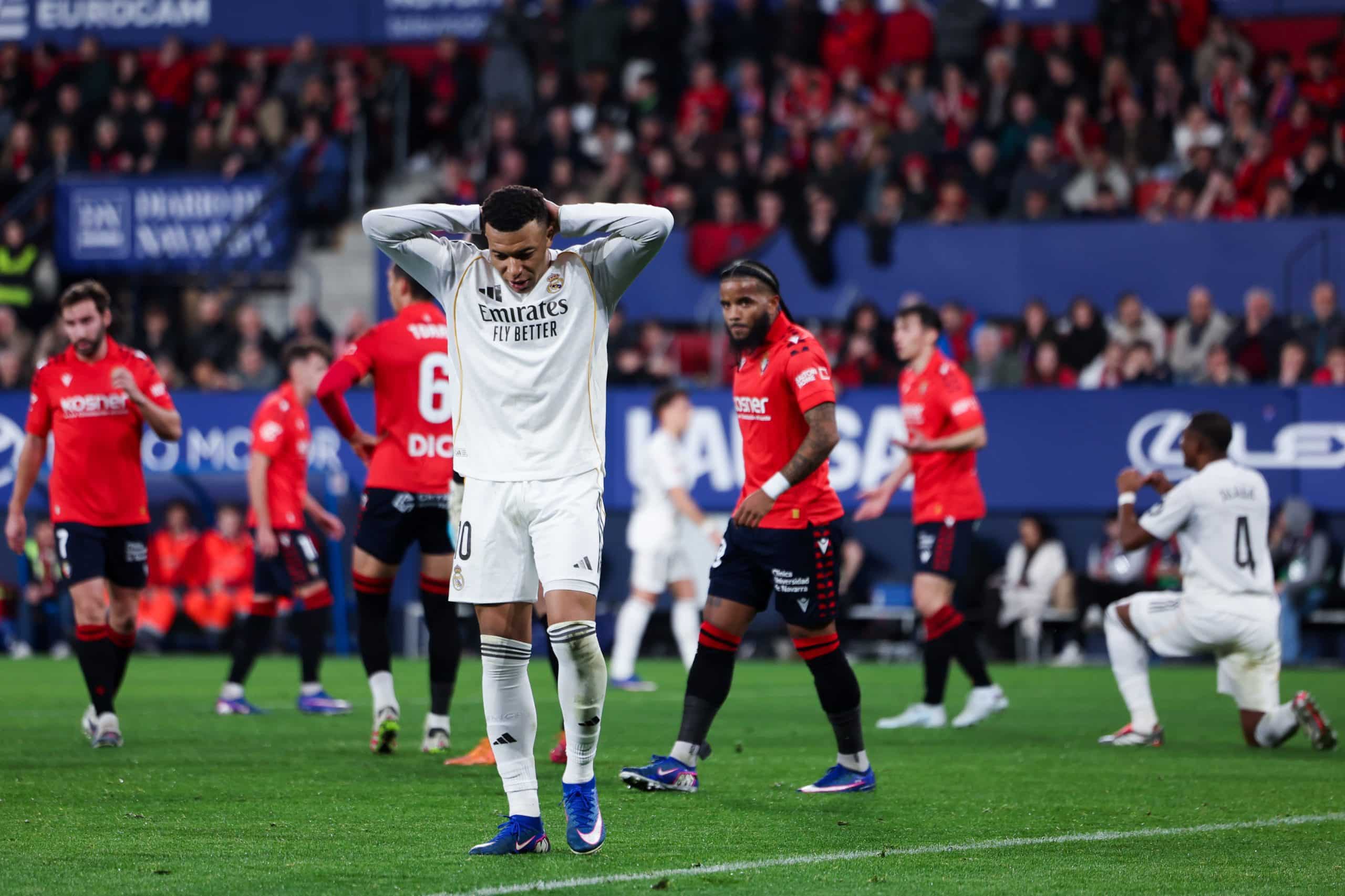 Kylian Mbappé déçu après une action manquée contre l'Osasuna Pampelune.