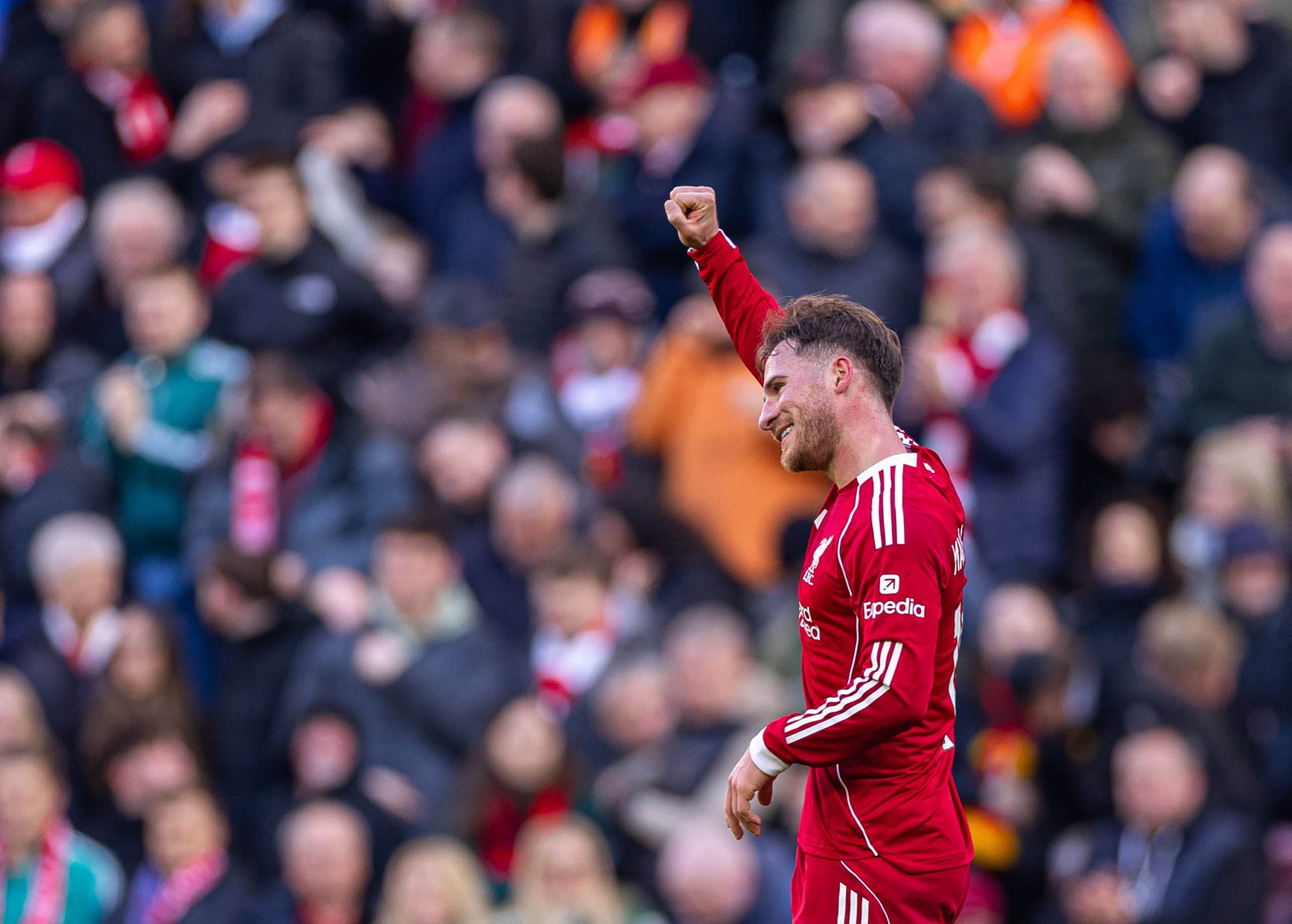 Alexis Mac Allister célébrant un but avec Liverpool.