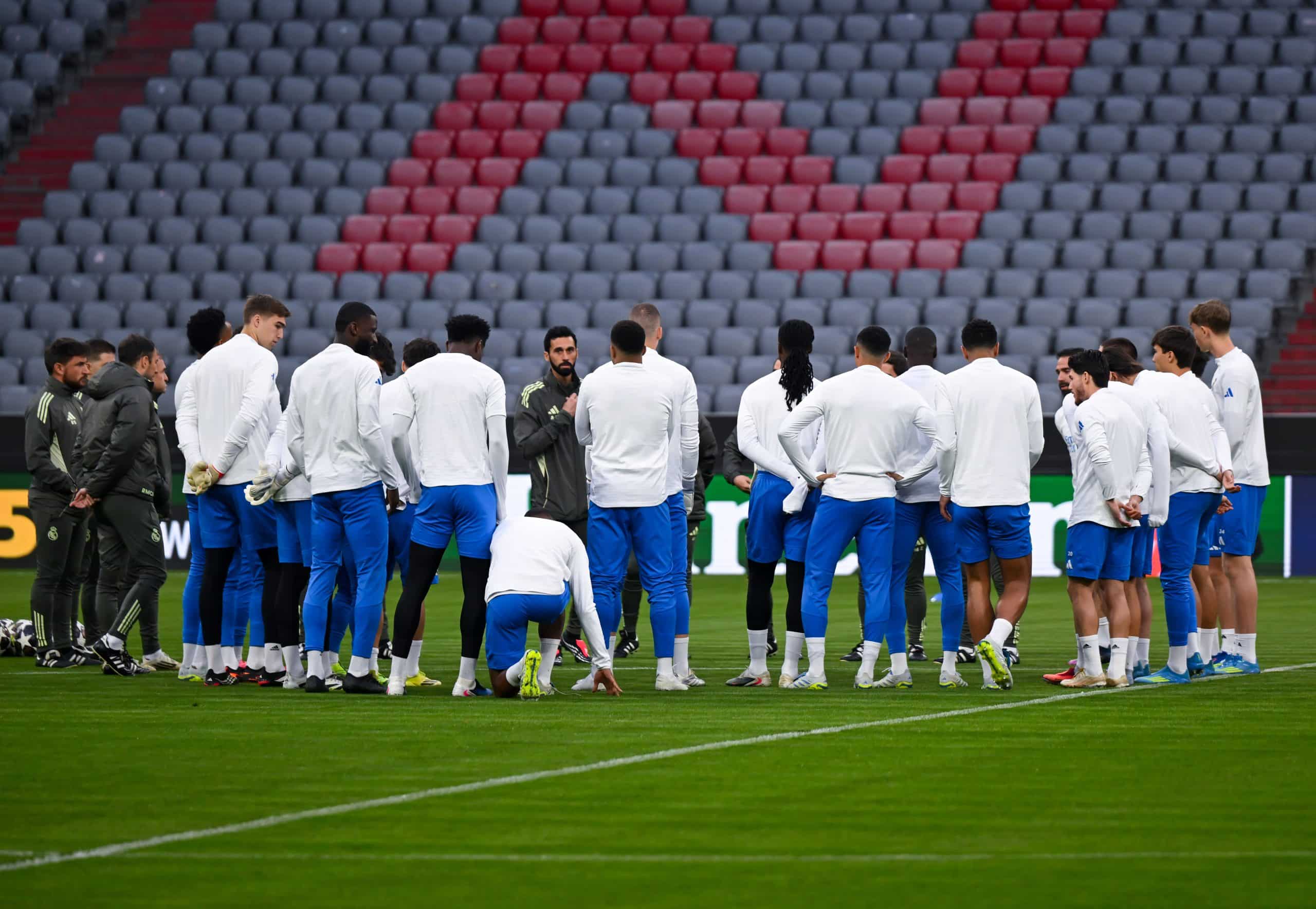 Les joueurs du Real Madrid sur la pelouse de l'Allianz Arena.