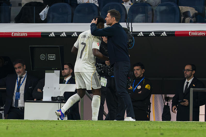Vinicius et Xabi Alonso au Real Madrid