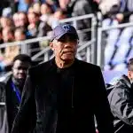 Revue de presse : Kombouaré déjà prêt à plier bagage, une signature au Stade Rennais, coup dur à Lens, Clauss ridiculise l&rsquo;OM !