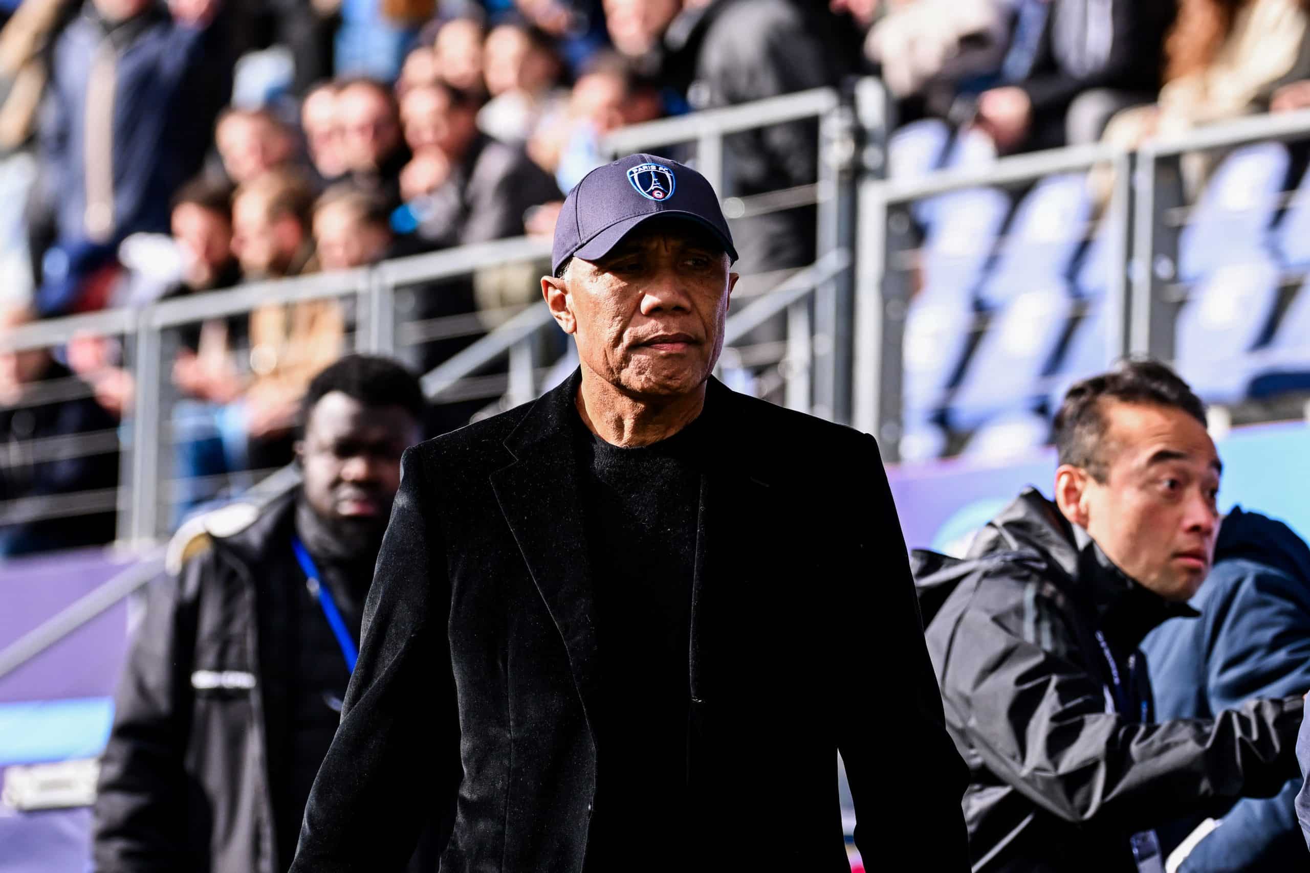 L'entraîneur du Paris FC, Antoine Kombouaré, lors de son premier match, contre Nice.