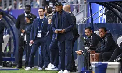 Revue de presse : l’avenir de Kombouaré s’éclaircit, coups durs à Rennes pour le podium, un joueur du RC Lens visé par les supporters ! 