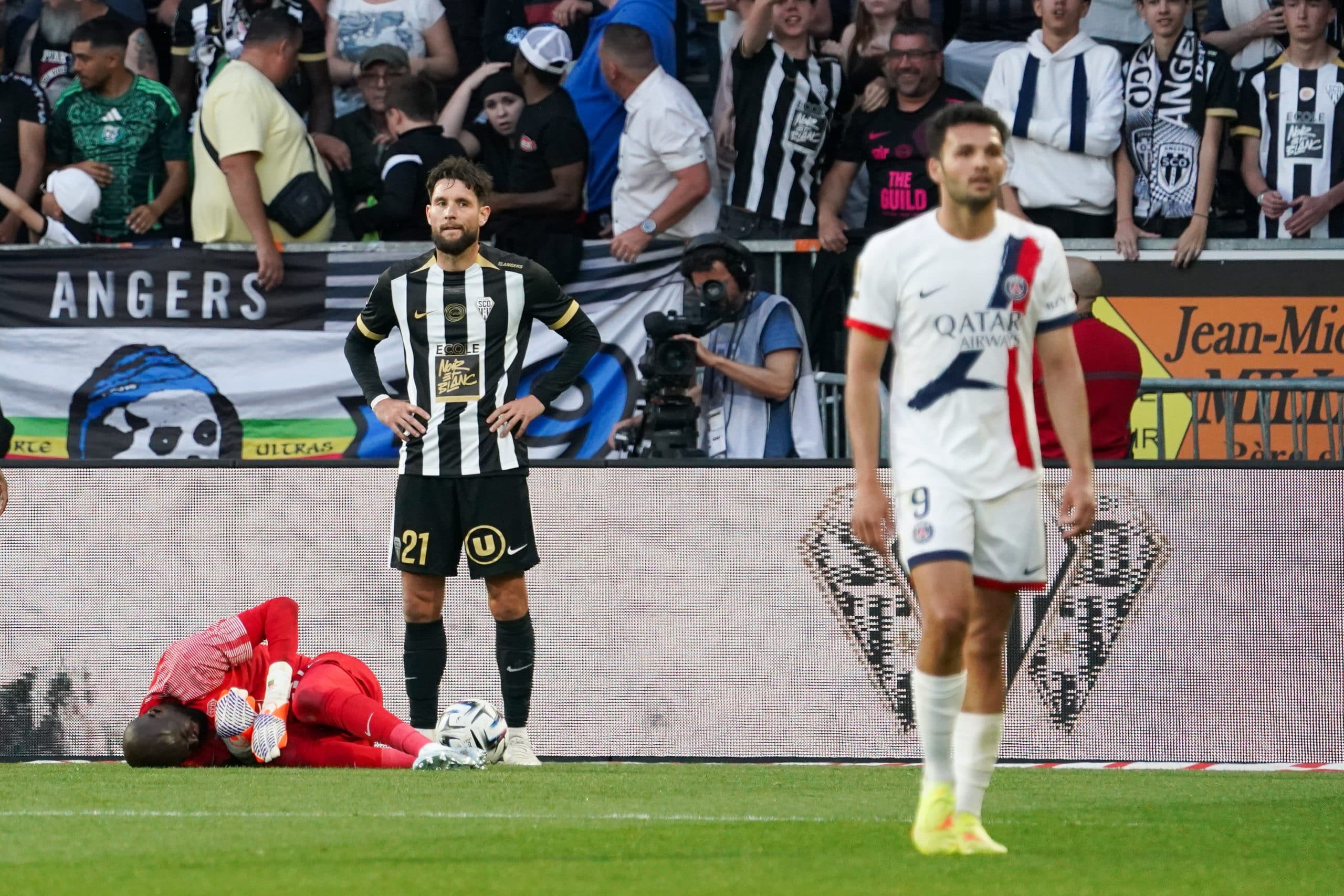 La déception d'un joueur du SCO face au PSG.