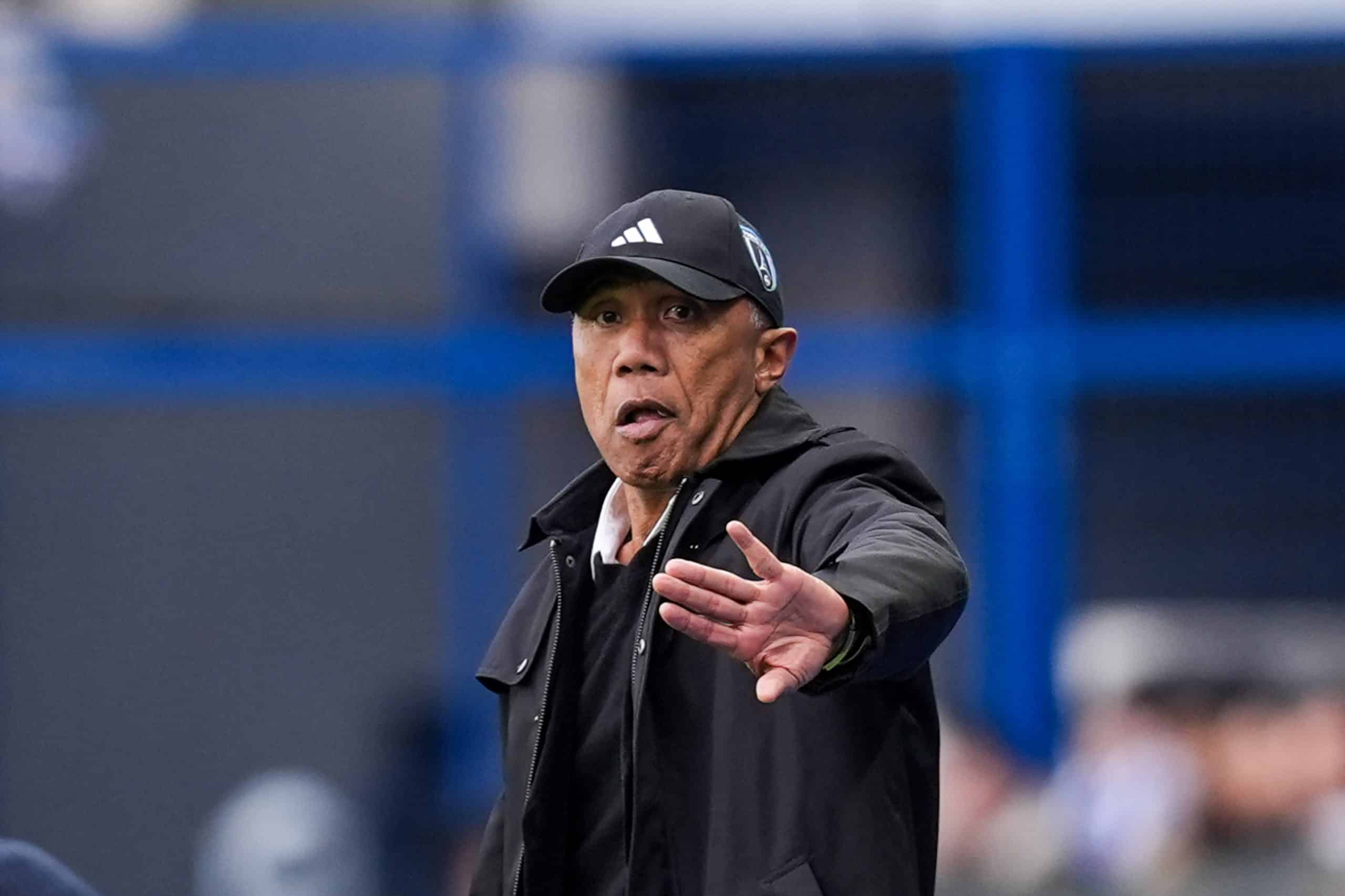 L'entraîneur du Paris FC, Antoine Kombouaré.