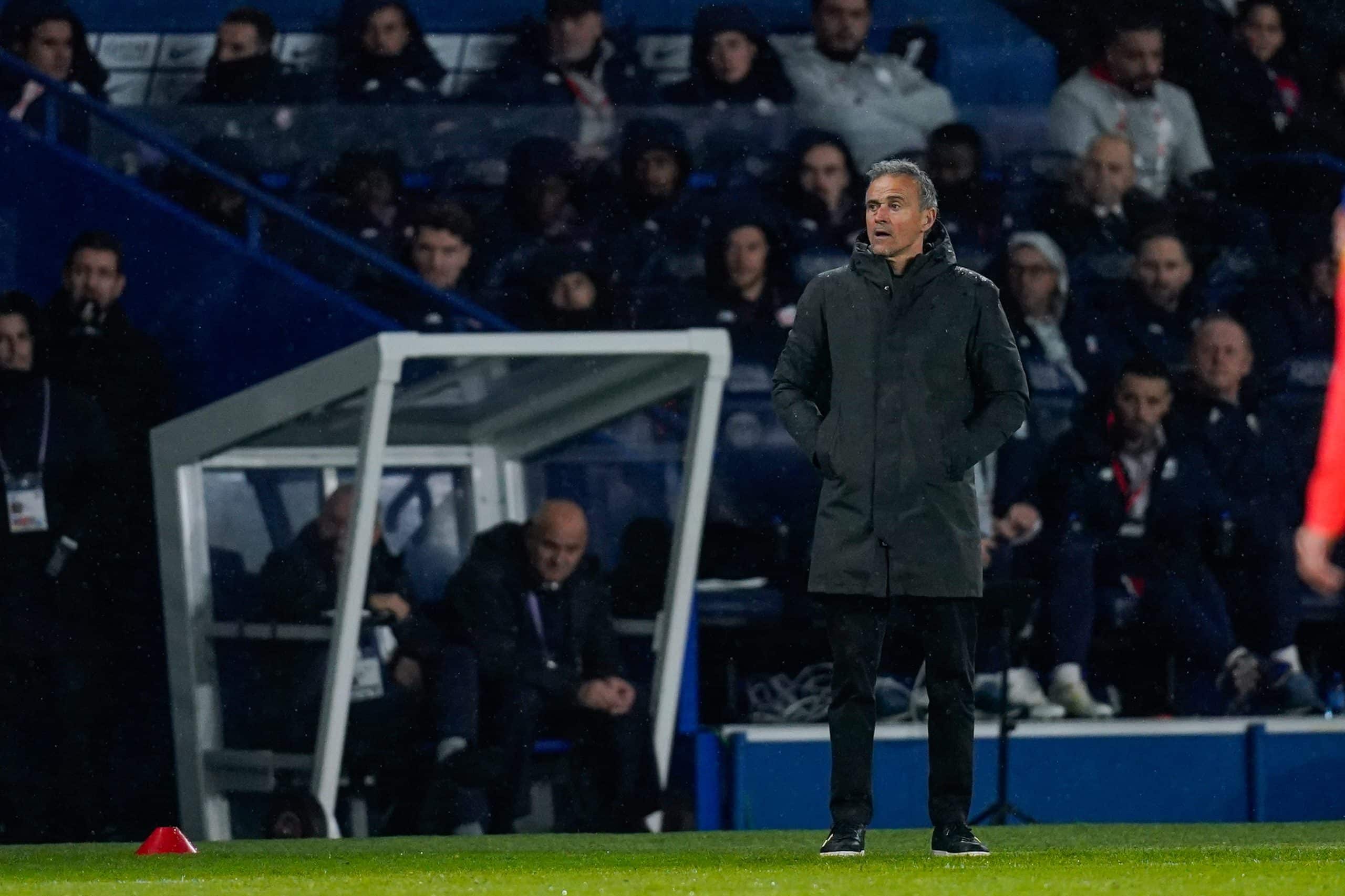 Luis Enrique au bord du terrain lors de PSG-Lille.