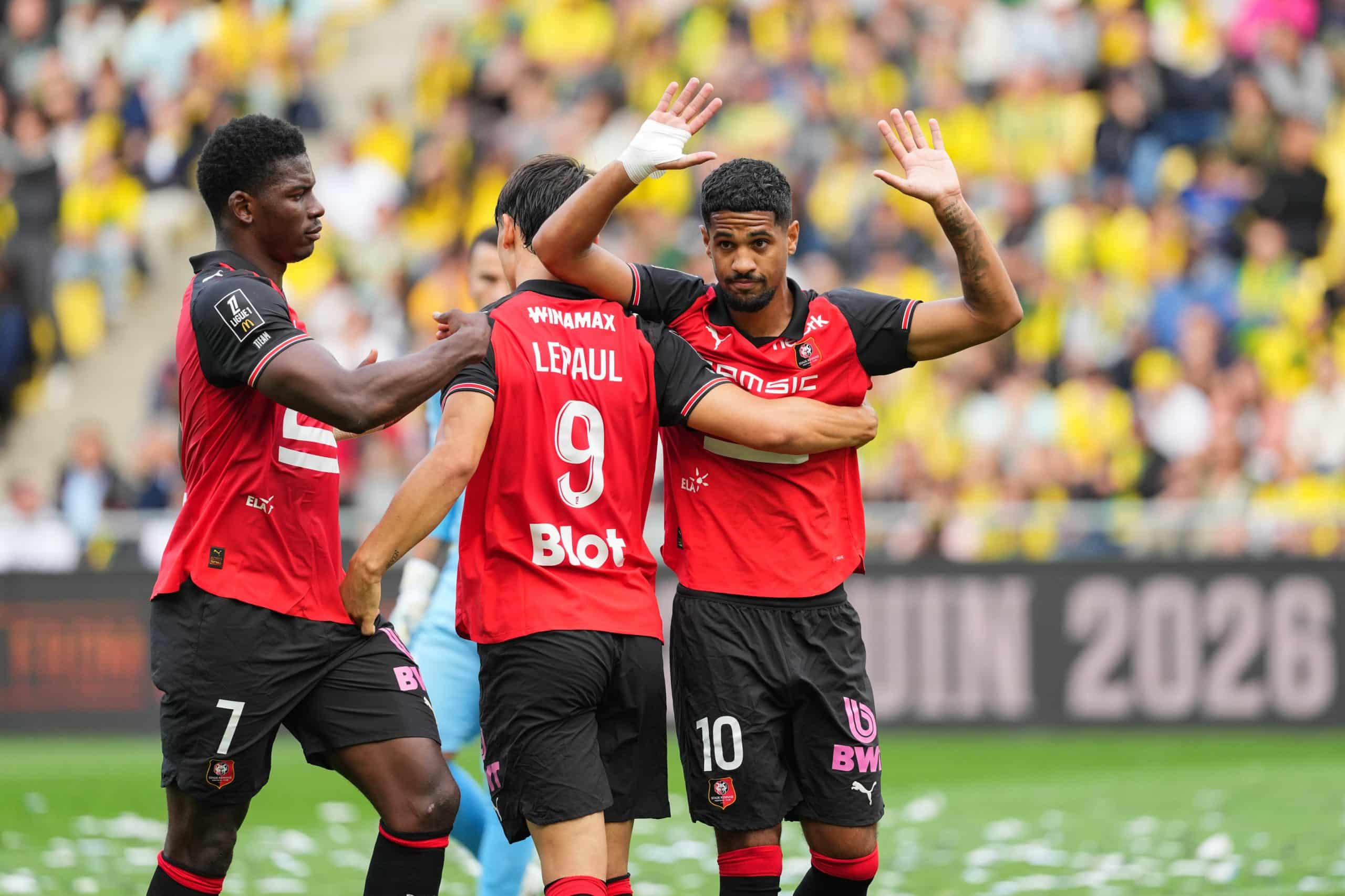 Ludovic Blas refusant de célébrer son but lors du derby aller.