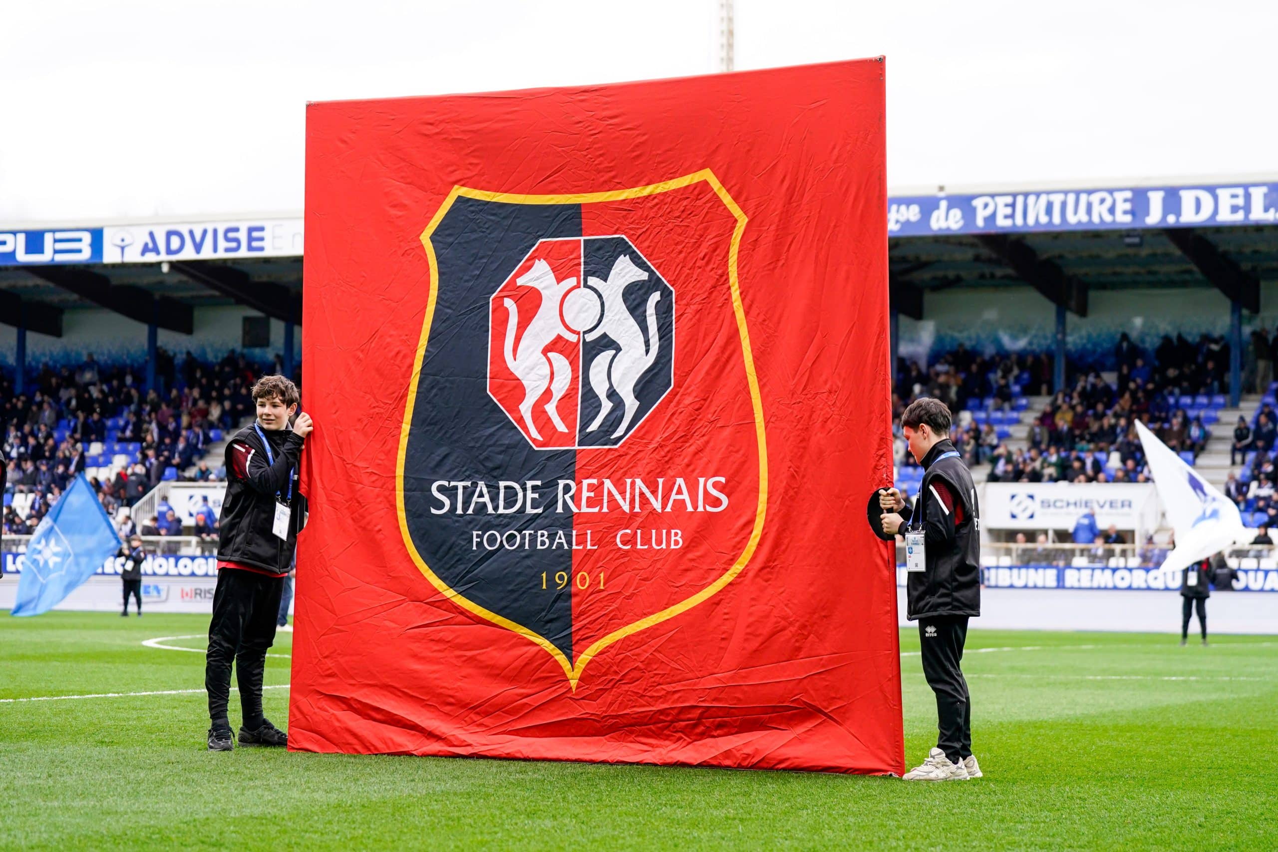 Le logo du Stade Rennais avant un match contre l'AJ Auxerre.
