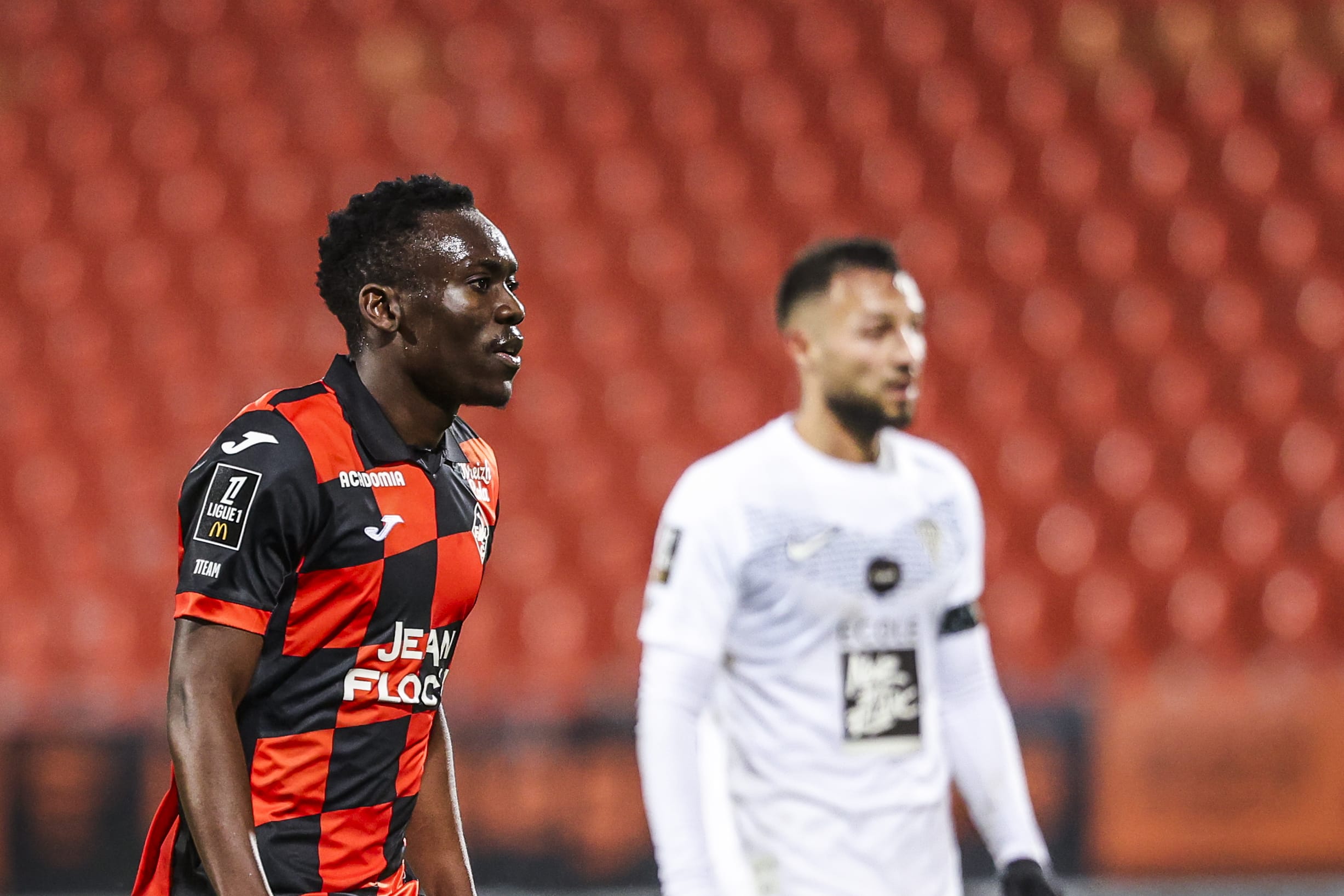 Arthur Avom lors du match entre Lorient et Angers.