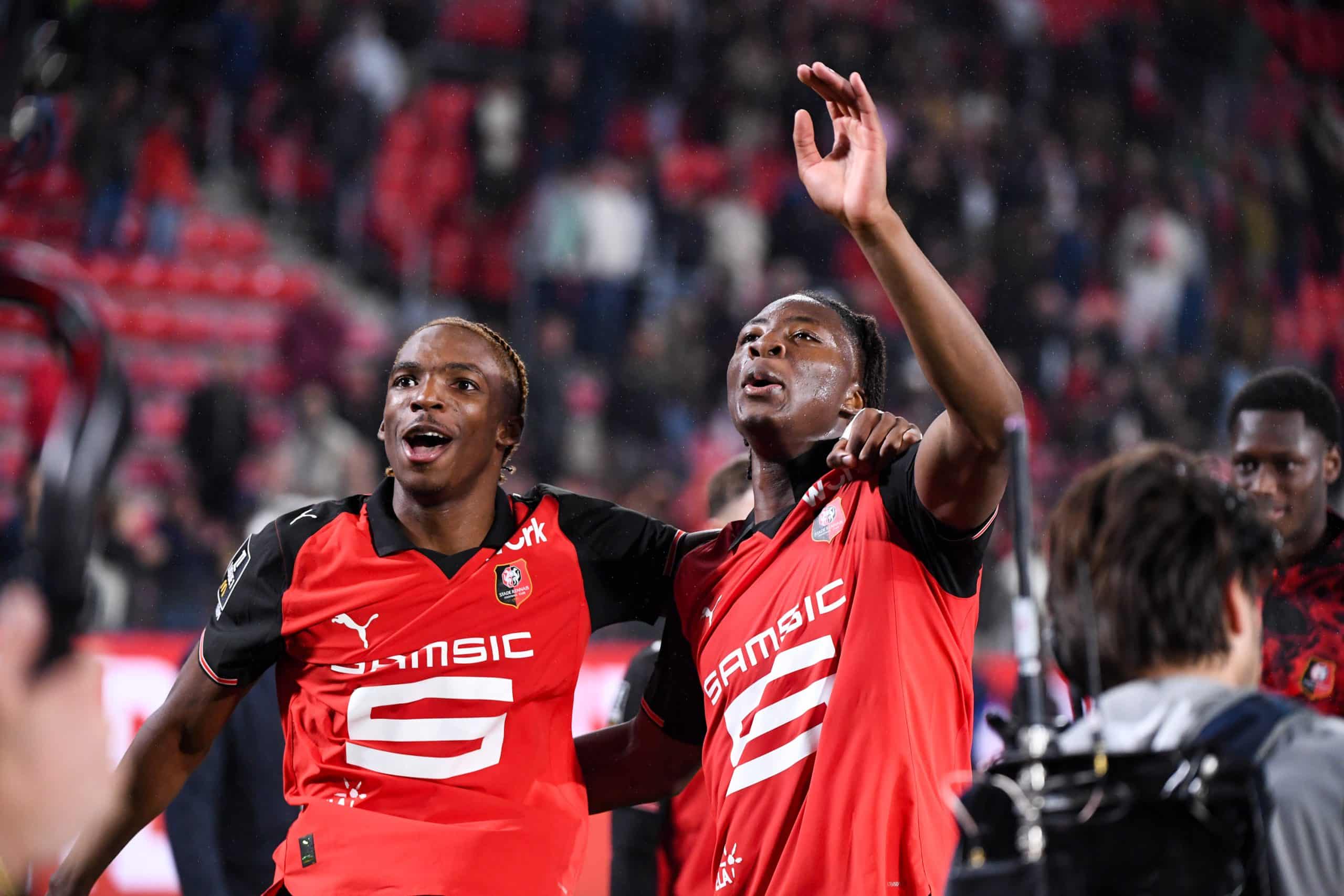 Kader Meïté et Jérémy Jacquet célébrant la victoire du Stade Rennais sur l'OL.