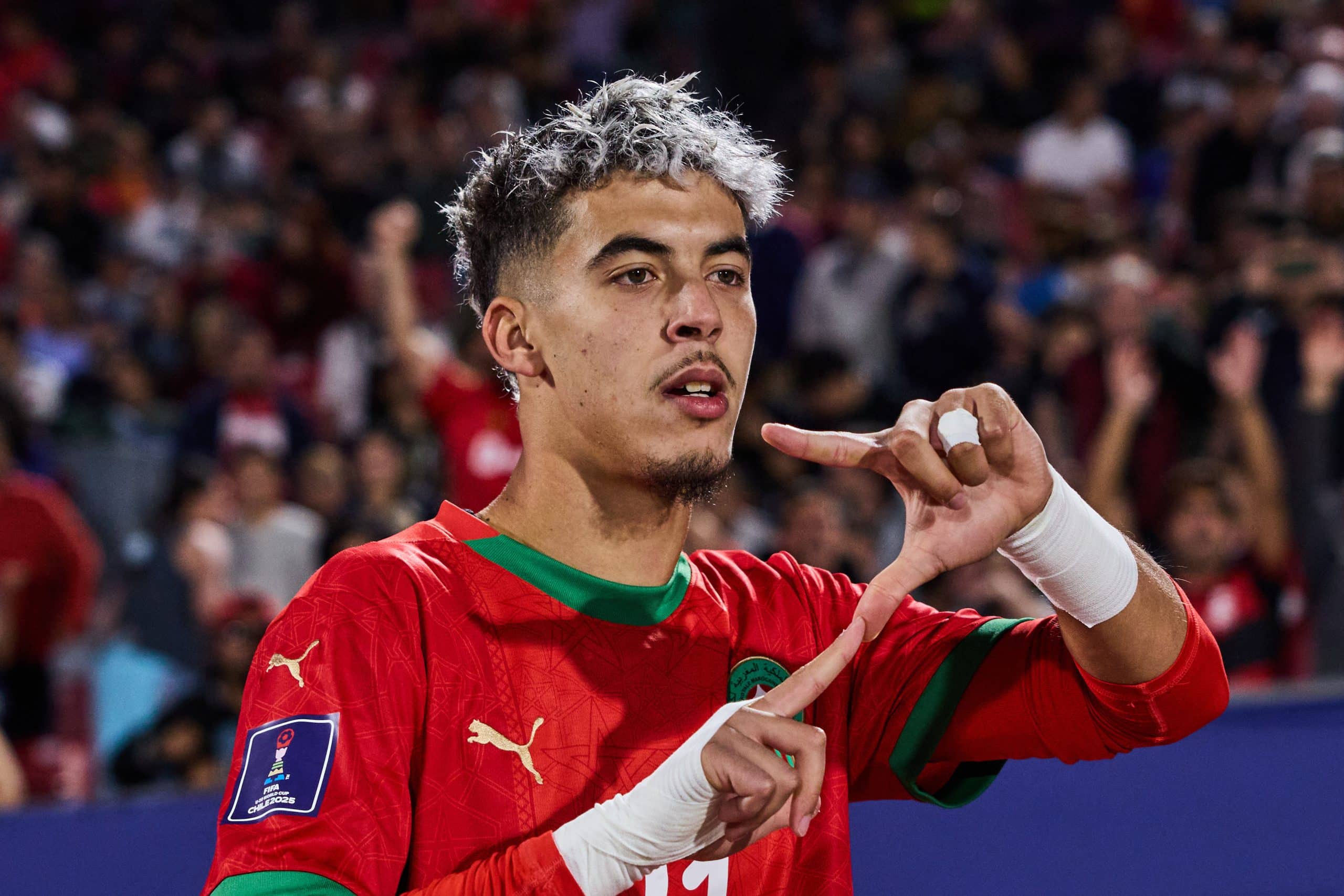 Yassir Zabiri célébrant un but avec la sélection U20 du Maroc.