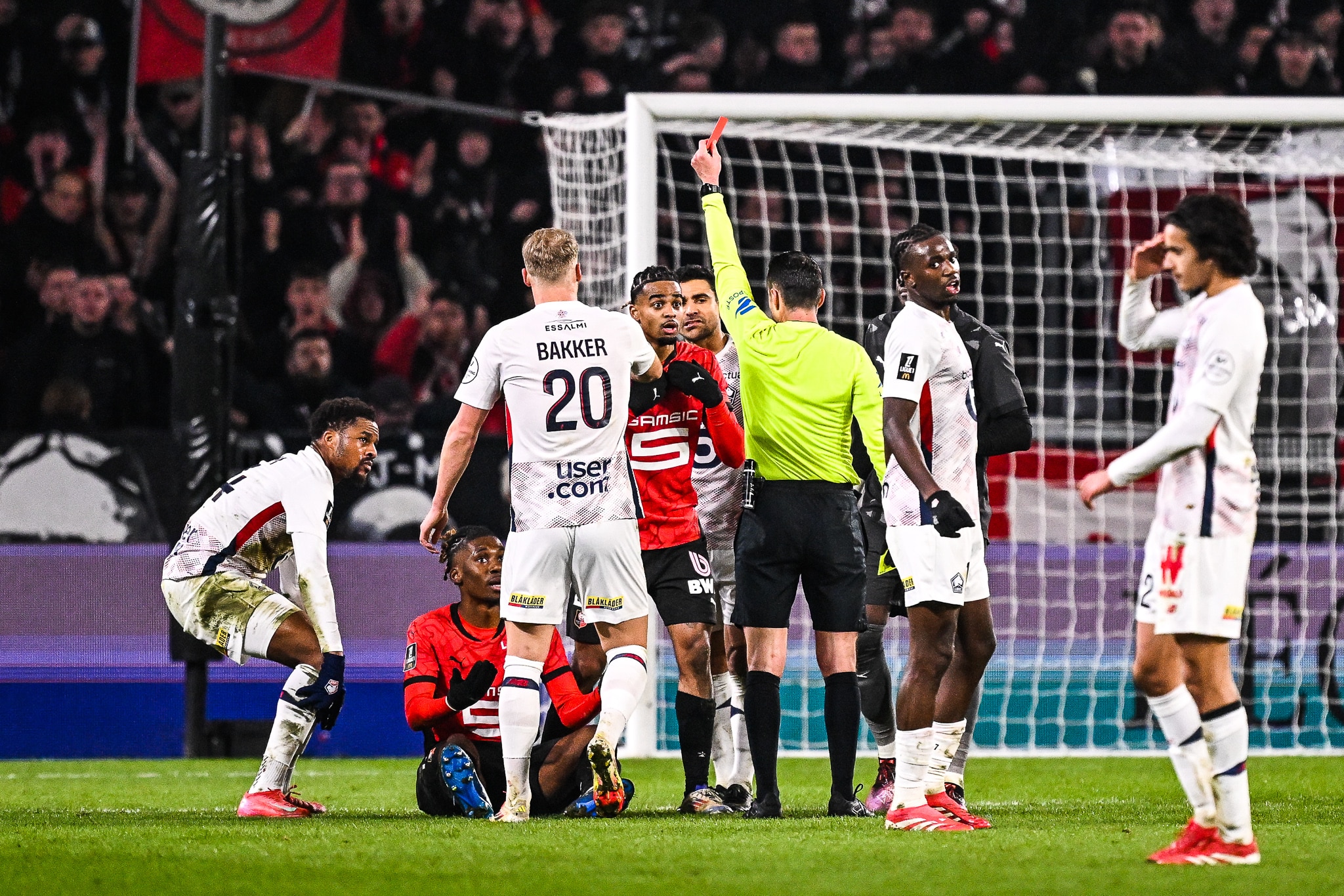 M. Lissorgue expulsant Christophe Wooh, la saison dernière, lors de Rennes-Lille.