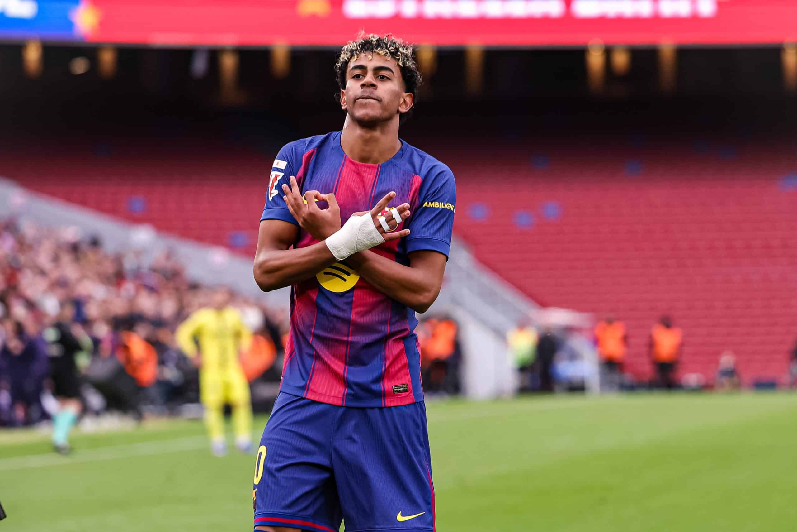 Lamine Yamal célébrant l'un de ses buts contre Villarreal.